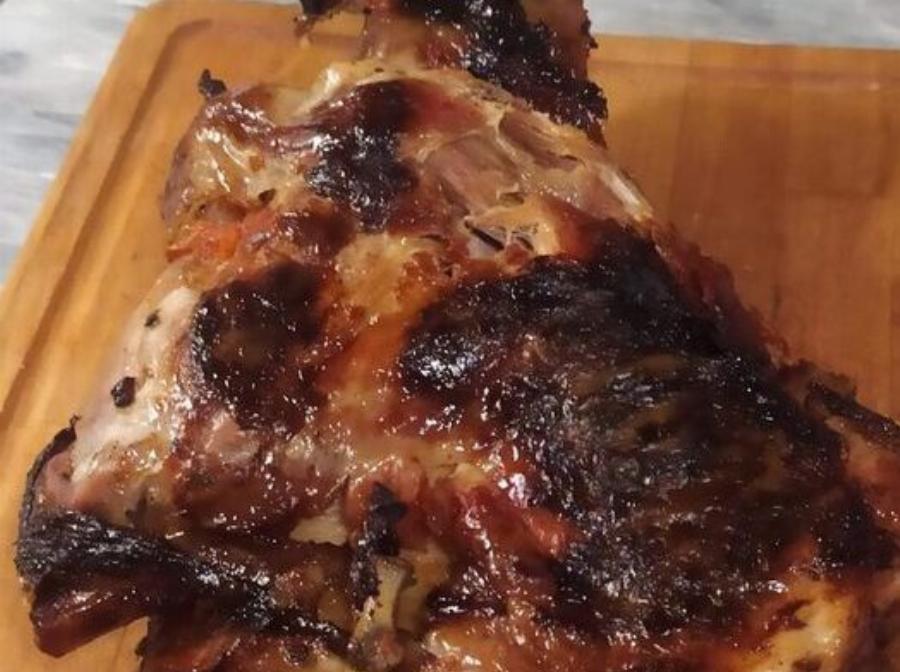 Αρνάκι στη λαδόκολλα λουκούμι – Το μυστικό για τρυφερό ψήσιμο στον φούρνο