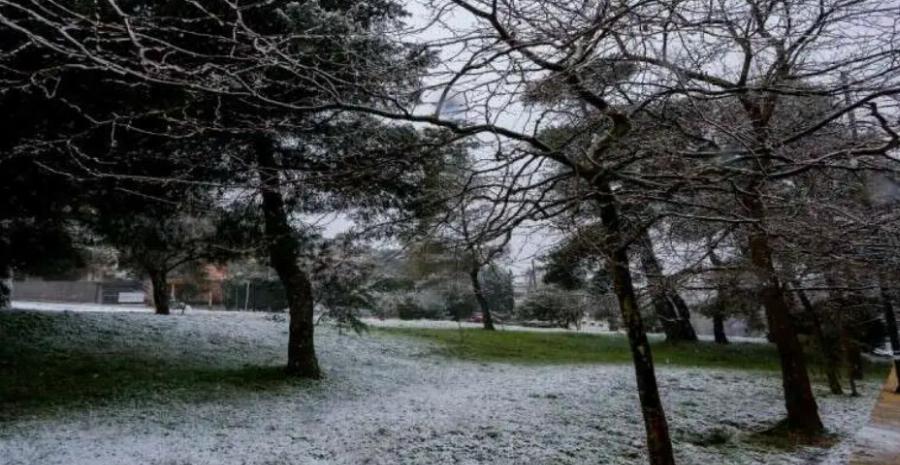 EKTAKTO: ΧΙΟΝΙΖΕΙ ΤΩΡΑ ΣΤΗΝ ΑΤΤΙΚΗ – ΚΑΙ ΔΕΝ ΠΡΟΚΕΙΤΑΙ ΓΙΑ ΤΗΝ ΠΑΡΝΗΘΑ