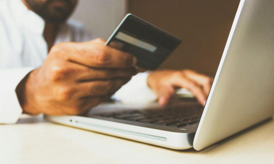 Ηλεκτρονικές πληρωμές: Πρόσθετος φόρος 22% για όσους δεν καλύψουν το 30% του εισοδήματός τους