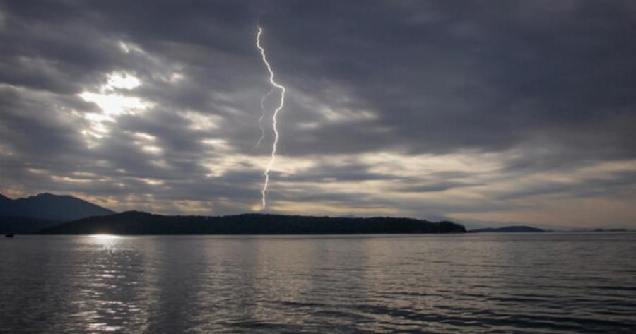 Σoκάρει ο ιατροδικαστής για τη νεκρή 13χρονη: “Αυτό που είχε στο μαγιό, τράβηξε τον κεραυνό” – Γονείς προσοχή