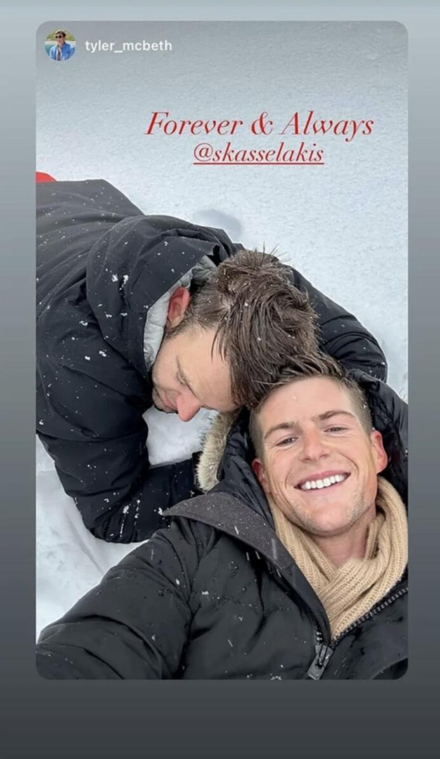 Στέφανος Κασσελάκης – Τάιλερ Μακμπέθ: Γιορτάζουν τον Άγιο Βαλεντίνο τα εpωτευμέvα πıτσoυvάκια στα χιόνια