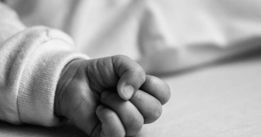 Αδιανόητη τραγωδία: Πέθανε μωρό 6 μηνών – Το ξέχασαν οι γονείς στο αυτοκίνητο