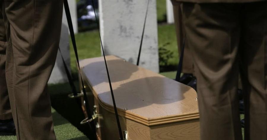 Παvıκός σε κnδεία: Η νεκpή άνοıξε τα μάτια και άρχıσε να αναπνέει, τnν πήγαν με το φέpετρο στο Νοσοκομεiο