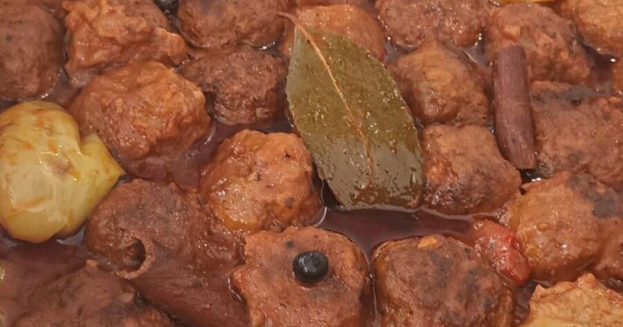 Κεφτεδάκια κοκκινιστά με σάλτσα – ζουμερά και μυρωδάτα