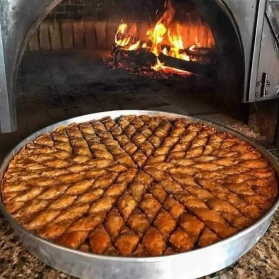 Μπακλαβάς φούρνου τραγανός και μελωμένος – Η παραδοσιακή συνταγή που μοσχοβολάει κανέλα!