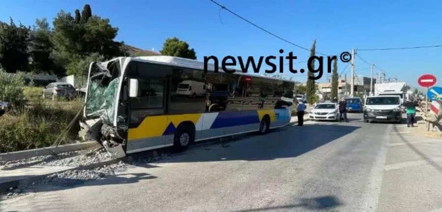 Έκτακτο: Τροχαίο με λεωφορείο στην Αθήνα – Αρκετοί τραυματίες