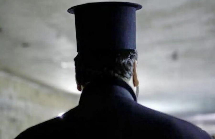 Χαμός στην Κηφισιά: Παπαδιά «τσάκωσε» ιερέα σε ξενοδοχείο ημιδιαμονής