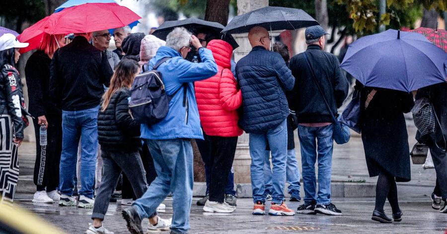«Κλείδωσε» η αλλαγή του καιρού: Πότε έρχεται φθινόπωρο με «βουτιά» της θερμοκρασίας και βροχές