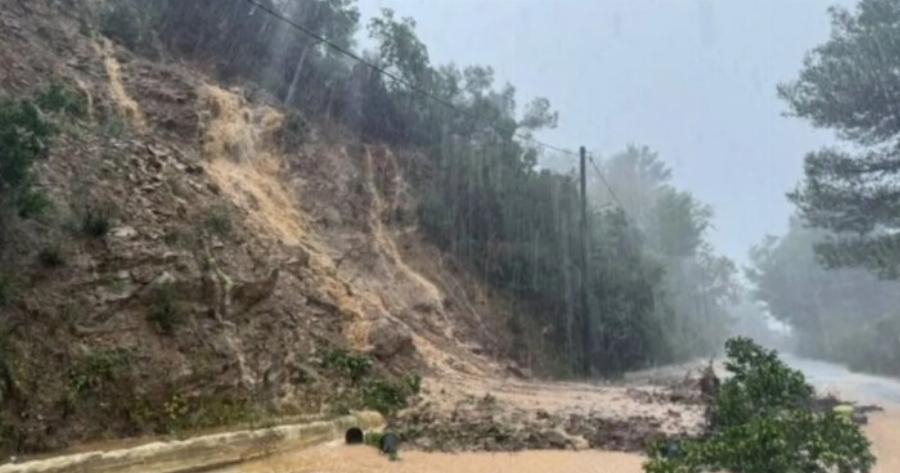 Συναγερμός: Πλημμύρες, κατολισθήσεις και κλειστοί δρόμοι από τη φονική κακοκαιρία – Κόκκινη προειδοποίηση ΕΜΥ