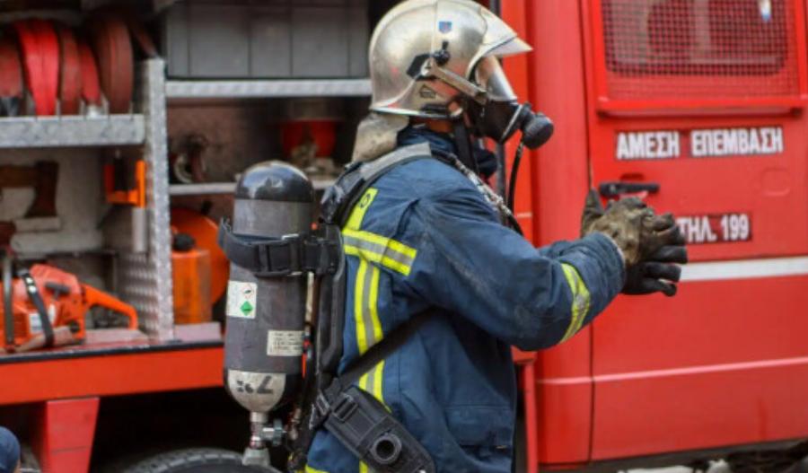 Νέα μεγάλη φωτιά σε εργοστάσιο στην Αθήνα τώρα