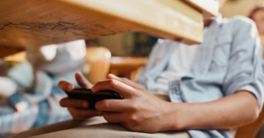 Χαμός στα Ελληνικά σχολεία: Ακόμη δύο αποβολές σε μαθητές γιατί είχαν ανεβάσει στο TikTok βίντεο μέσα από την τάξη