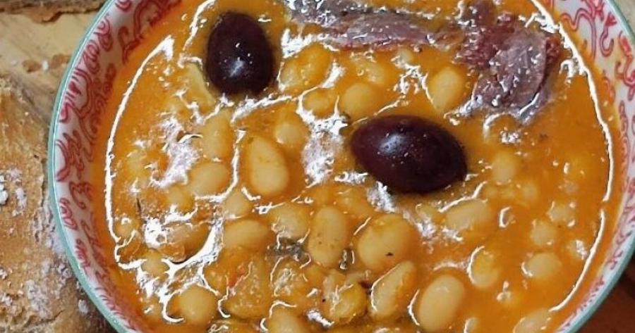 Η φασολάδα που μοσχομυρίζει μαμά και χωριό – δεν θα μείνει κουταλιά!