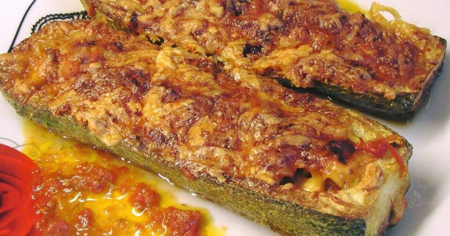 Κολοκυθάκια γεμιστά με κοτόπουλο και τυρί στο φούρνο