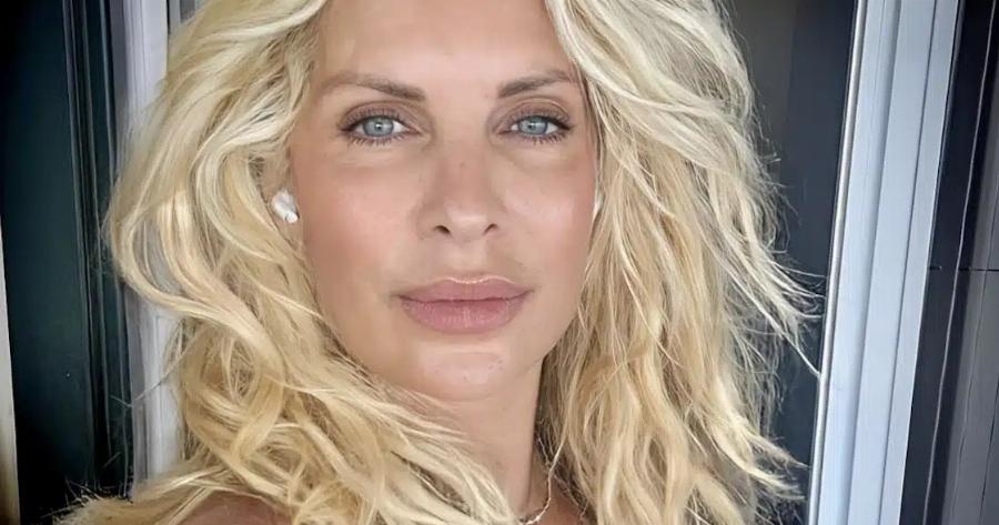 Μια θεά στα 55 της η Ελένη Μενεγάκη: Η διατροφή των 2 εβδομάδων που την κάνει να δείχνει 30άρα