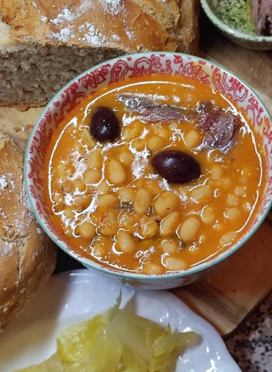 Η φασολάδα που μοσχομυρίζει μαμά και χωριό – δεν θα μείνει κουταλιά!