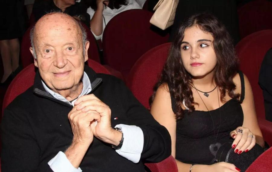 Μίμης Πλέσσας: Η μαθηματική διάνοια, η ιστορία που λίγοι ξέρουν, τα 40 χρόνια διαφοράς με τη σύζυγο & η 26χρονη κόρη