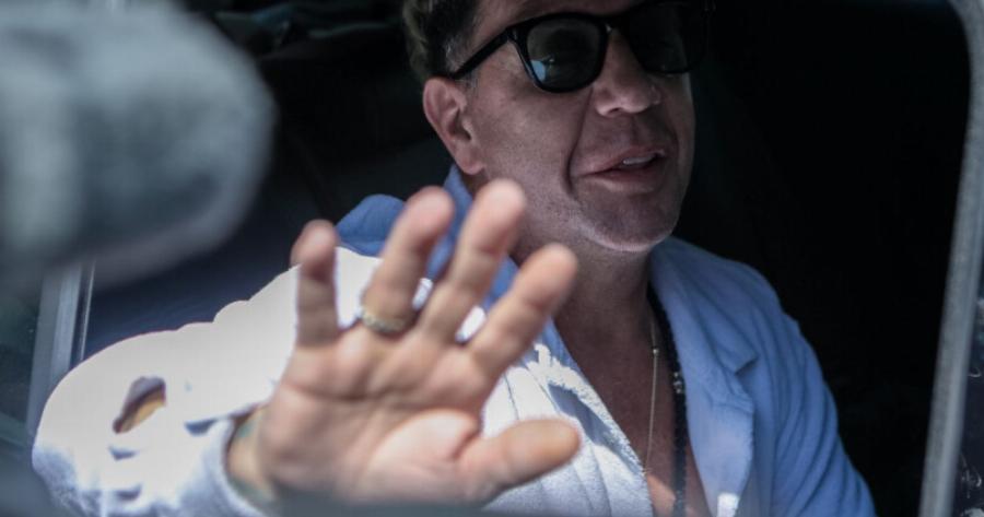 Ο Γιώργος Μαζωνάκης είναι ο περιβόητος τραγουδιστής και μόλις απάντησε σε όλα