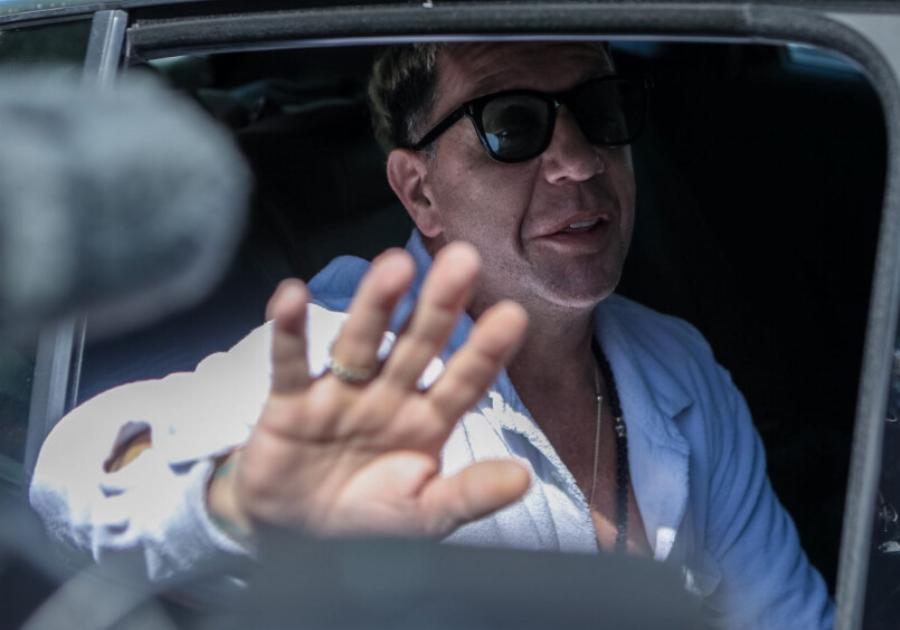 Ο Γιώργος Μαζωνάκης είναι ο περιβόητος τραγουδιστής και μόλις απάντησε σε όλα