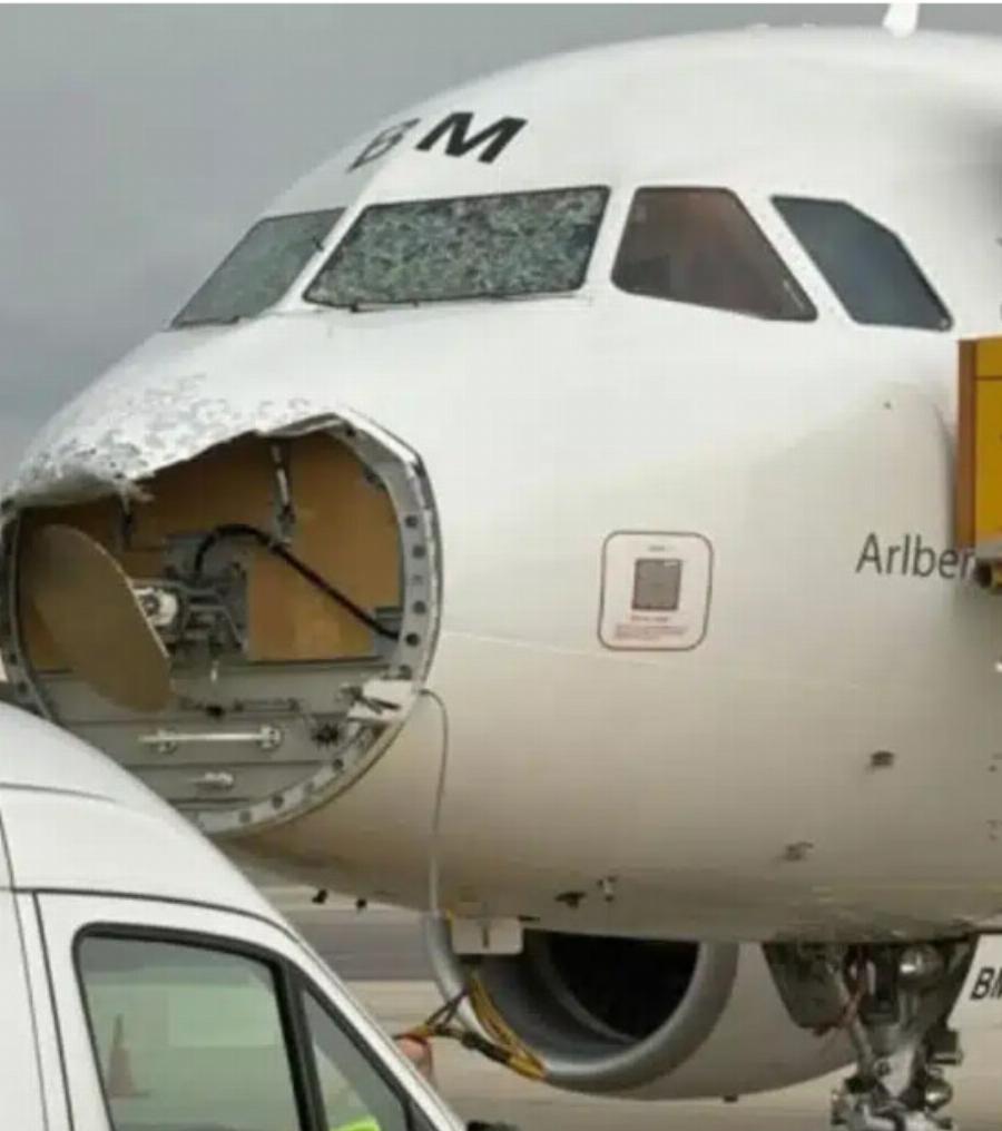 Τρόμος στον αέρα: Airbus έπεσε σε καταιγίδα από χαλάζι