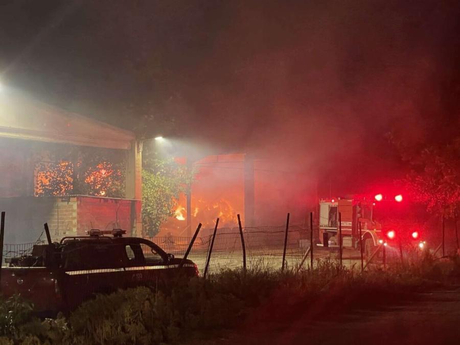 ΕΚΤΑΚΤΟ: Αεροπλάνο έπεσε Πάνω σε Κτίρια – Πολλοί Νεκροί