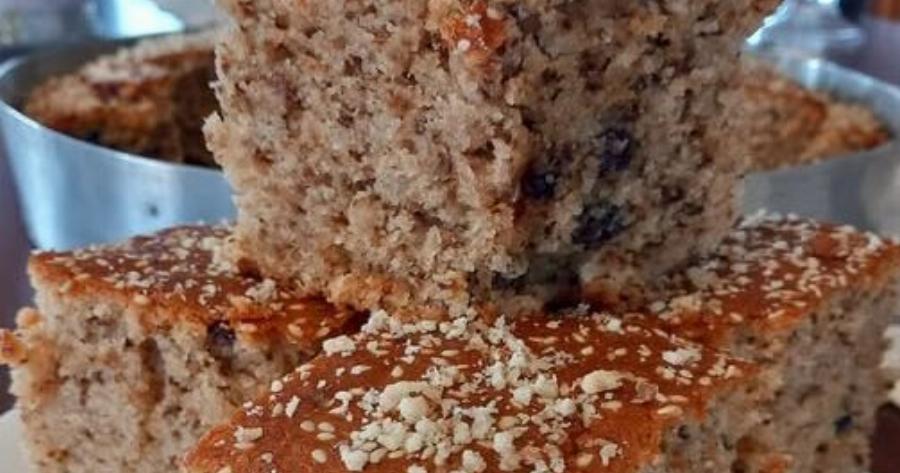 Αφράτο κέικ Σαρακοστής που μοσχοβολά πορτοκάλι