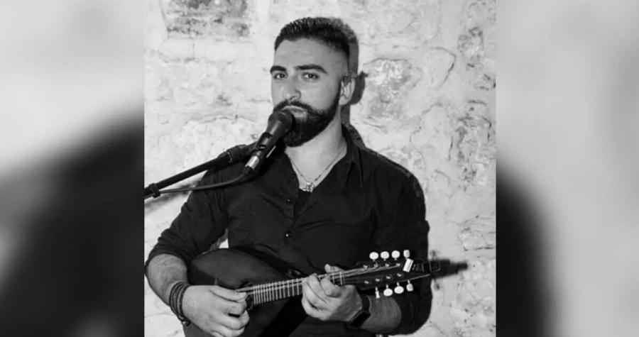 Τραγωδία: Γνωστός 23χρονος τραγουδιστής ο οδηγός που κάηκε σε τροχαίο – Δεν πρόλαβε να βγει από το όχημα
