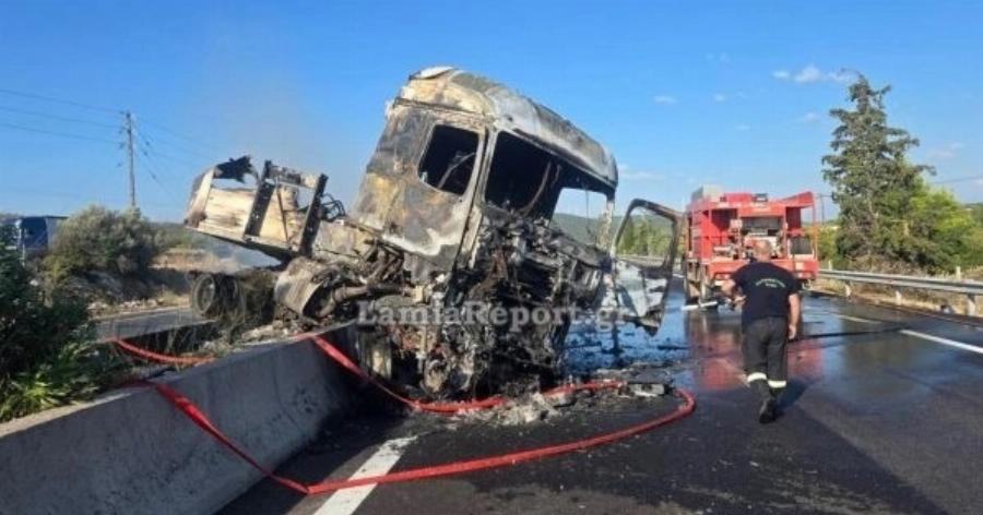 Σύγκρουση δύο φορτηγών στην Αθηνών-Λαμίας – Ένας νεκρός, κλειστή η εθνική και στα δύο ρεύματα