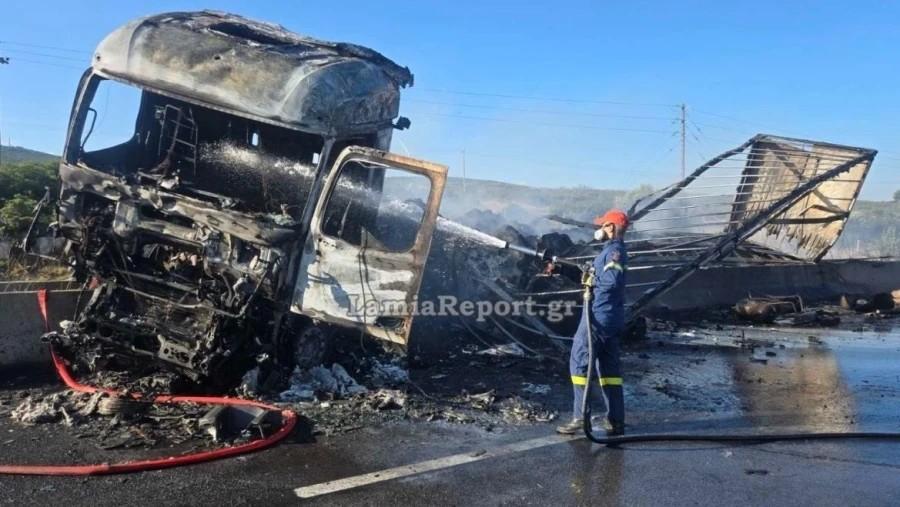 Σύγκρουση δύο φορτηγών στην Αθηνών-Λαμίας – Ένας νεκρός, κλειστή η εθνική και στα δύο ρεύματα