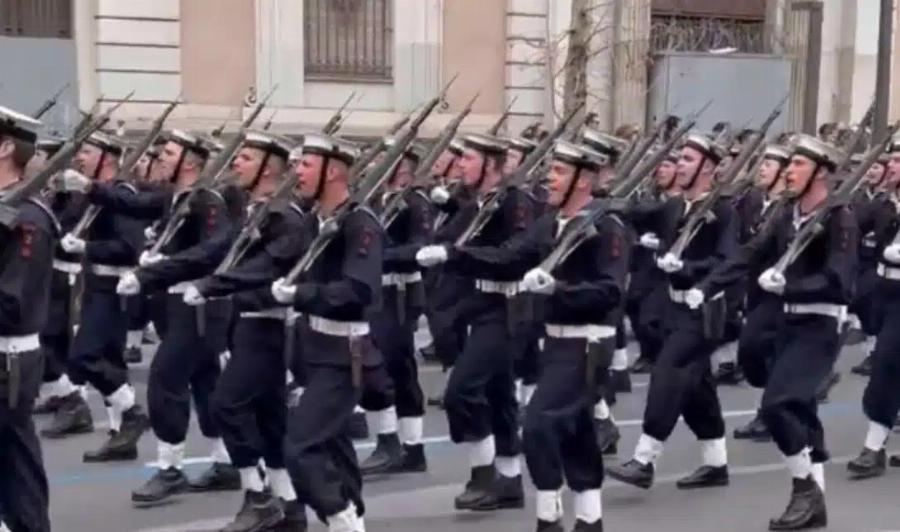 Αποτάχθηκαν δύο δόκιμοι της Σχολής Υπαξιωματικών μετά τα γεγονότα στην παρέλαση