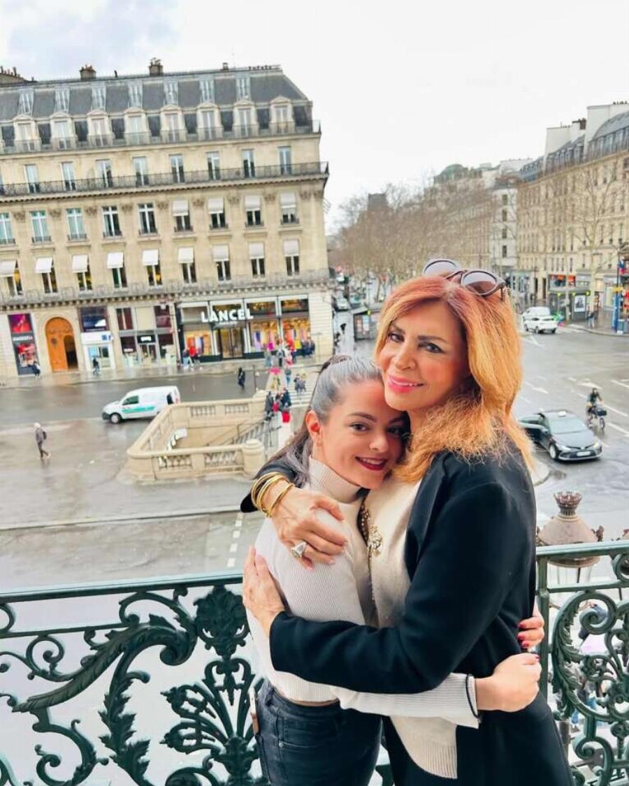 Μιμή Ντενίση: Στο Παρίσι με την 24χρονη κόρη της, Μαριτίνα