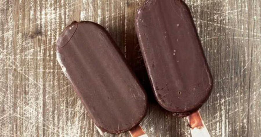 Χλομιάζουν οι καταναλωτές: Auτό είναι το διάσημο παγωτό ξυλάκι που ανακαλείται από τα ψυγεία