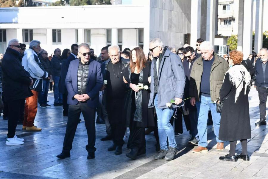 Κηδεία Μαργαρίτας Οικονομοπούλου: Υποβασταζόμενη η μητέρα της 34χρονης αθλήτριας στο τελευταίο «αντίο» Φωτογραφίες