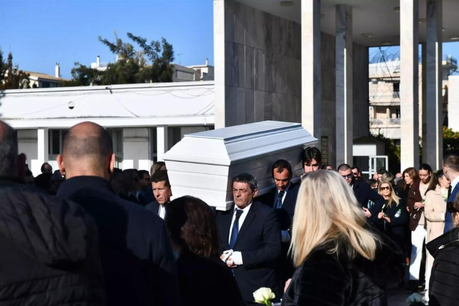 Κηδεία Μαργαρίτας Οικονομοπούλου: Υποβασταζόμενη η μητέρα της 34χρονης αθλήτριας στο τελευταίο «αντίο» Φωτογραφίες