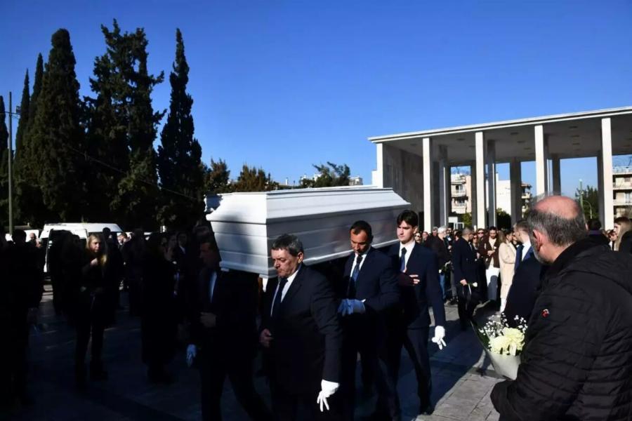 Κηδεία Μαργαρίτας Οικονομοπούλου: Υποβασταζόμενη η μητέρα της 34χρονης αθλήτριας στο τελευταίο «αντίο» Φωτογραφίες