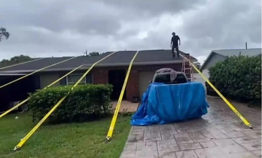 Τυφώνας Μίλτον: Άθικτο έμεινε το σπίτι που έδεσαν με ιμάντες – «Ούτε ένα κεραμίδι δεν έχει φύγει» λέει η κόρη του ιδιοκτήτη