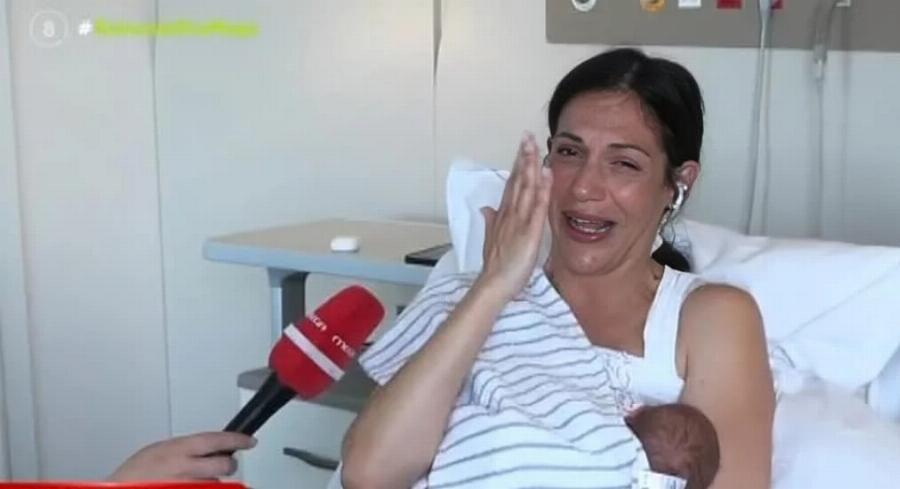 Ανθή Βούλγαρη: Συγκινημένη στον «αέρα» της εκπομπής της αγκαλιά με το μωρό της – «Ευχαριστώ τον Θεό που με αξίωσε να γίνω μαμά»