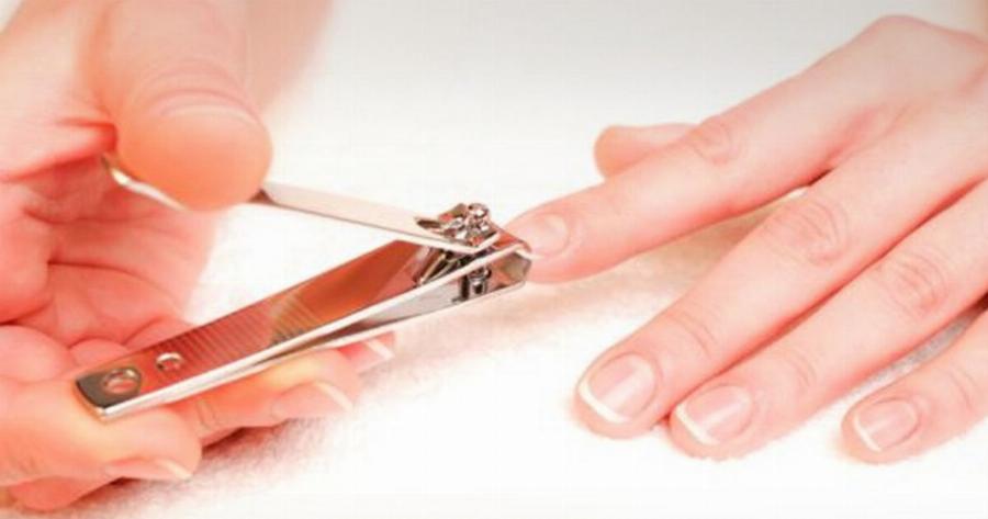 Η μικρή στρογγυλή τρύπα του νυχοκόπτη έχει μια ειδική χρήση εδώ και χρόνια που λίγοι γνωρίζουν