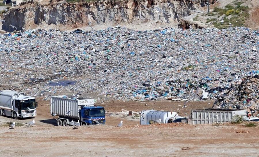 Τραγωδία σε ΧΥΤΑ: Νεκρός οδηγός απορριμματοφόρου – Παρασύρθηκε από το όχημά του
