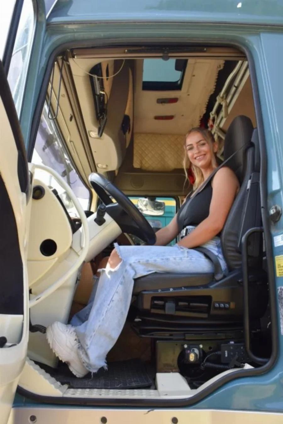 Η Μαρία, η 23χρονη οδηγός νταλίκας από την Ημαθία είναι η απόδειξη ότι τα όνειρα μπορούν να γίνουν πραγματικότητα