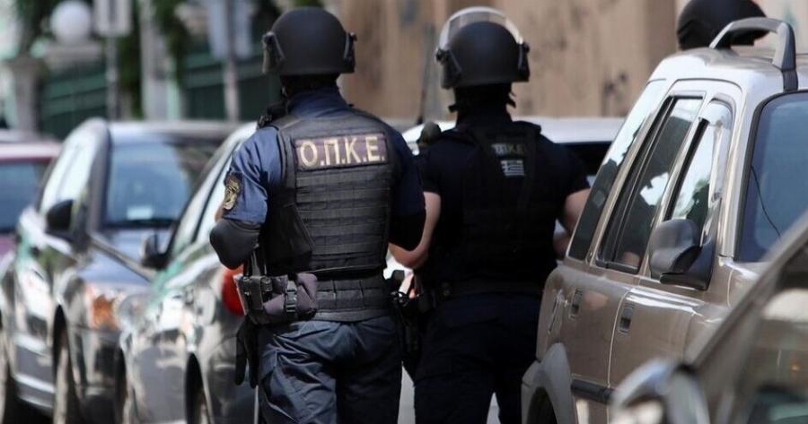 ΣuvέλαBαv τους γιους πρώην υπουργού του ΣΥΡΙΖΑ στα Εξάρχεια