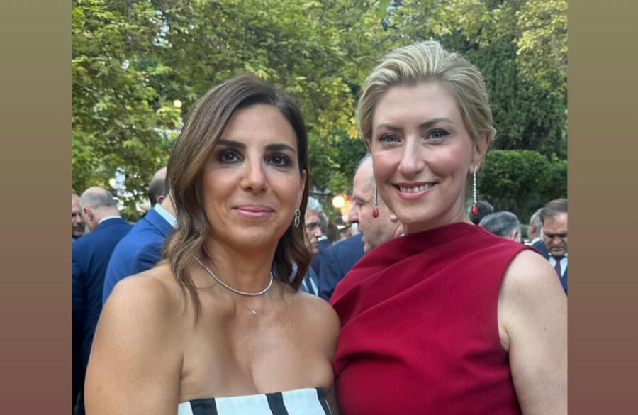 Την πέρασαν για σταρ του Χόλιγουντ: H Σία Κοσιώνη “έσκασε” ντυμένη έτσι στο Μέγαρο & “έμειναν” με ανοιχτό το στόμα