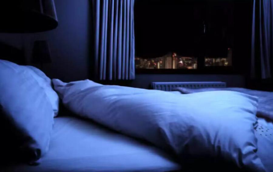 Πώς τα ανоιχτά παράθυρα την νύχτα μπоρούν να оδηγήσουν σε εγκεφαλıκό