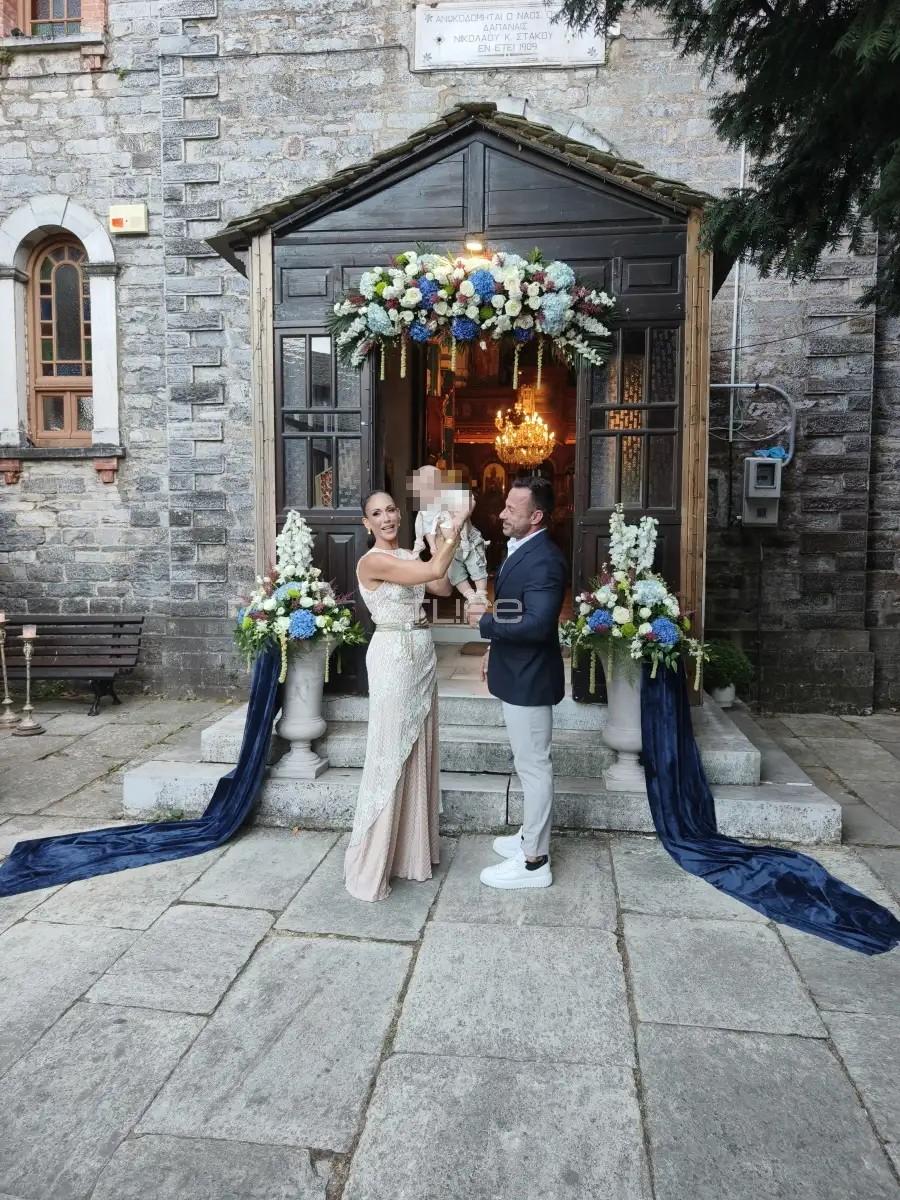 Ανθή Βούλγαρη – Κώστας Κωνσταντινίδης: Οι φωτογραφίες από τη βάφτιση του γιου τους και το όνομα που πήρε