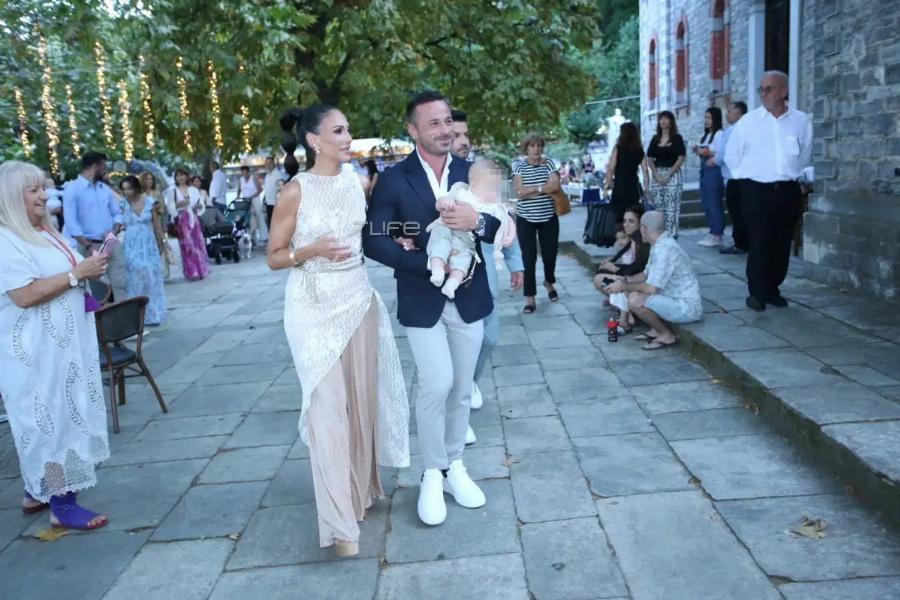 Ανθή Βούλγαρη – Κώστας Κωνσταντινίδης: Οι φωτογραφίες από τη βάφτιση του γιου τους και το όνομα που πήρε