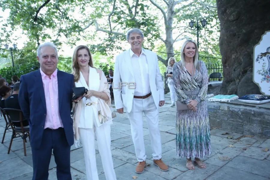 Ανθή Βούλγαρη – Κώστας Κωνσταντινίδης: Οι φωτογραφίες από τη βάφτιση του γιου τους και το όνομα που πήρε