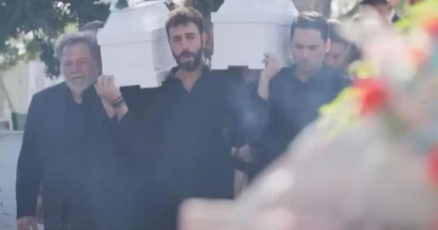 Κηδεία στη Γη της Ελιάς: Ανατριχιαστικές εικόνες των διδύμων με τα λευκά φέρετρα