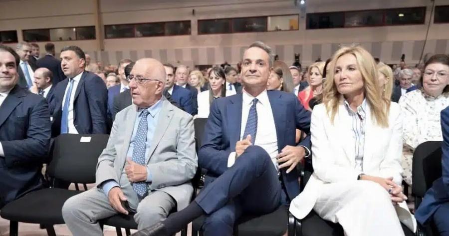 Ομιλία Μητσοτάκη στη ΔΕΘ: Η μπασκετική ατάκα, η μαντινάδα και το χειροκρότημα της Μαρέβας