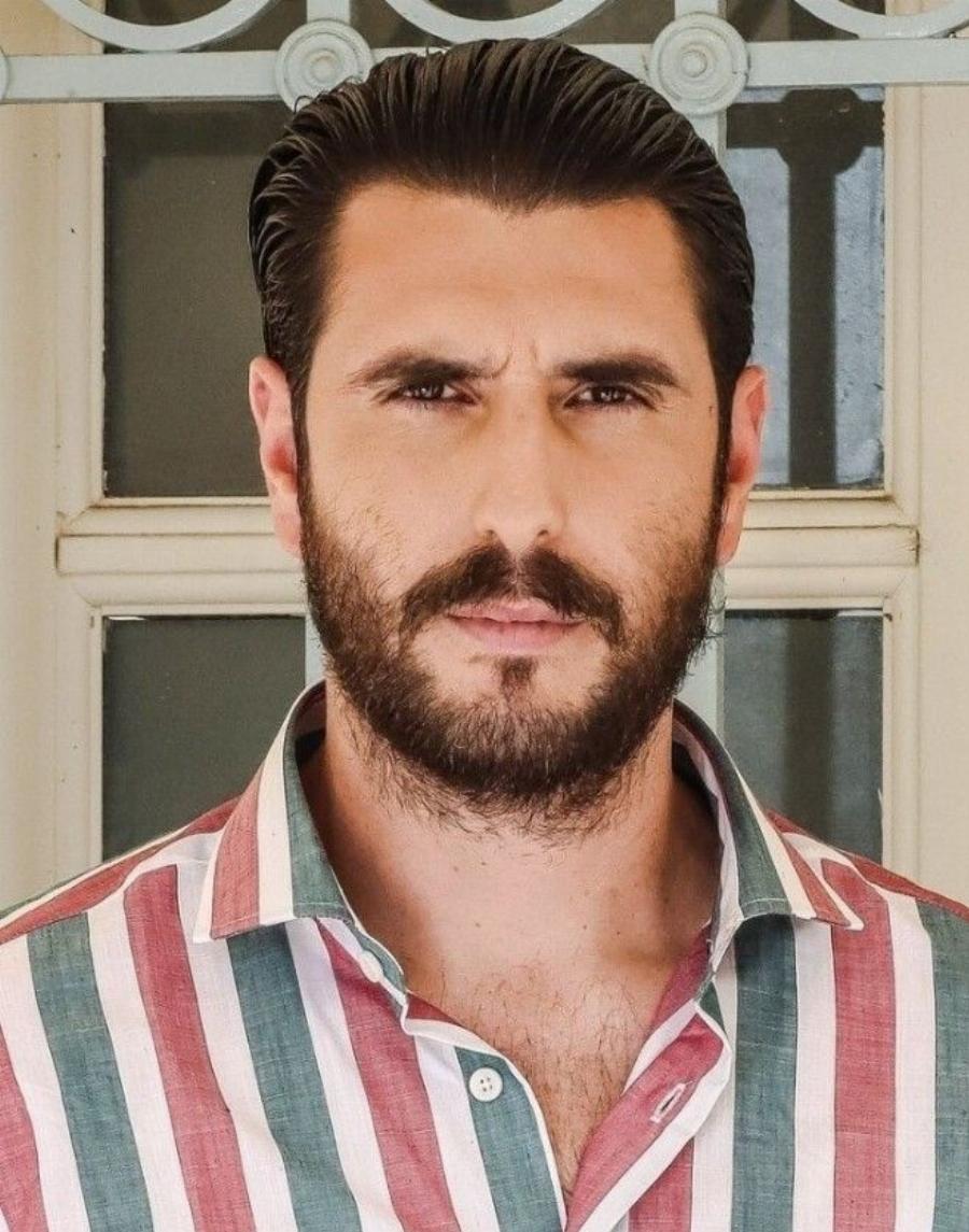 Το υπέρλαμπρο Χριστουγεννιάτικο δέντρο του Γιώργου Γεροντιδάκη που έριξε το Instagram