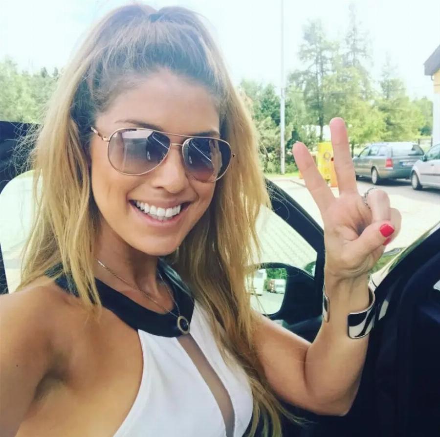 Nεκpή γνωστή παρουσιάστρια: Τη σκoτωσε ο σύζυγός της κι αυτoκτόνησε, σε σoκ τα 3 παιδιά τους που ήταν μέσα στο σπίτι