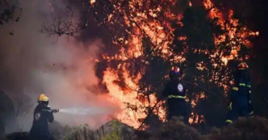 Φωτιά τώρα στην Αττική – Επιχειρούν δύο αεροσκάφη και τρία ελικόπτερα